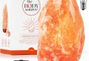 the body source Lampe en Cristal de Sel de l&rsquo;Himalaya Bouton de réglages d’intensité – Entièrement Naturelle – Fabriquée à la Main avec Base en Bois – 5-7kg – Le détail qui change tout au quotidien
