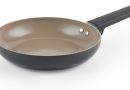 Salter BW12870EU7 Poêle à Frire en Céramique De 20cm – Antiadhésif Corps En Aluminium Recyclé, Sans PFOA Et PFAS, Convient à L&rsquo;induction, Facile Nettoyer, Poignée Soft Touch, poêle omelette/œuf – Le détail qui change tout au quotidien