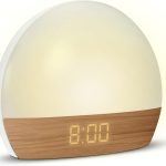 mooov 477356 Réveil simulateur d&rsquo;aube Lumiere Progressive sur Secteur – Luminothérapie Eclairage Blanc ou Couleur – Charge Port USB-A – Effet Naturel Bois – Le détail qui change tout au quotidien