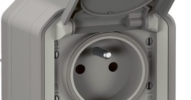 LEGRAND – Prise Etanche IP55 avec Terre Plexo – Prise 2P+T 16A Complète avec Volet – Pour Pose en Apparent – Gris – Le détail qui change tout au quotidien