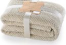 DecoKing Couverture Polaire 70 x 150 cm Plaid Doux en Microfibre pour Lits Canapés Chaises et Divans Style Scandinave Chaude Légère et pour Toutes Les Saisons Cappuccino Henry – Le détail qui change tout au quotidien