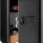 Amazon Basics Coffre-fort électronique en acier avec serrure à clavier numérique programmable pour rangement de bijoux, argent, objets de valeur, 51 litres, 35 cm W x 33 cm D x 50 cm H, Noir – Le détail qui change tout au quotidien