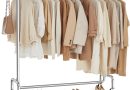 SONGMICS Portant à Vêtements avec Roulettes, Tringle Extensible pour Charge Lourde, Capacité de Charge 130 kg, 45 x (110-150) x 162,9 cm, Porte-manteau, en Métal, Chromé, Argent HSR11S – Le détail qui change tout au quotidien
