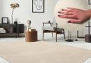the carpet Relax Tapis Moelleux à Poils Courts, Dessous antidérapant, Lavable à 30 degrés, Super Doux, Aspect Fourrure, Beige, 120 x 160 cm – Le détail qui change tout au quotidien