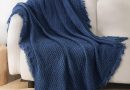 Exclusivo Mezcla Plaid Couverture Tricotée à Franges pour Canapé, Jeté Boho Réversible, à Carreaux, Ultra-Douce, Légère et Chaude pour Lit et Sofa, 130×150 cm, Bleu Marine – Le détail qui change tout au quotidien